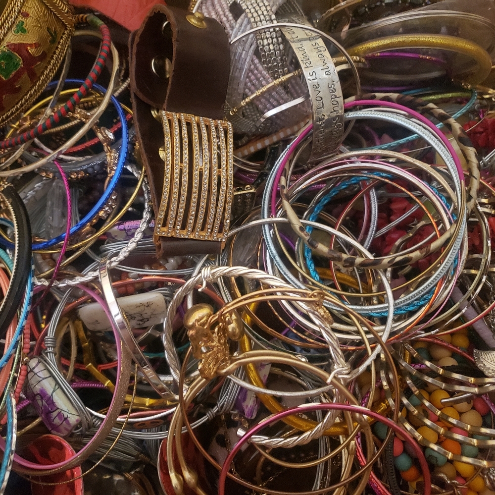 7.74 POUNDS Of Bangles. Read Full Description